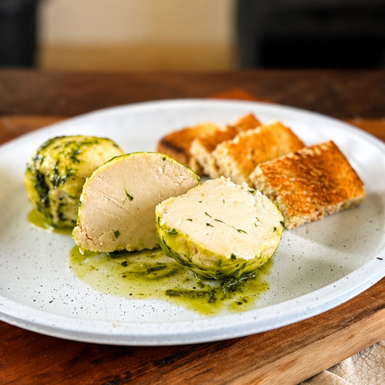 Bolas Cremosa de Oliva, Albahaca y Ciboulette