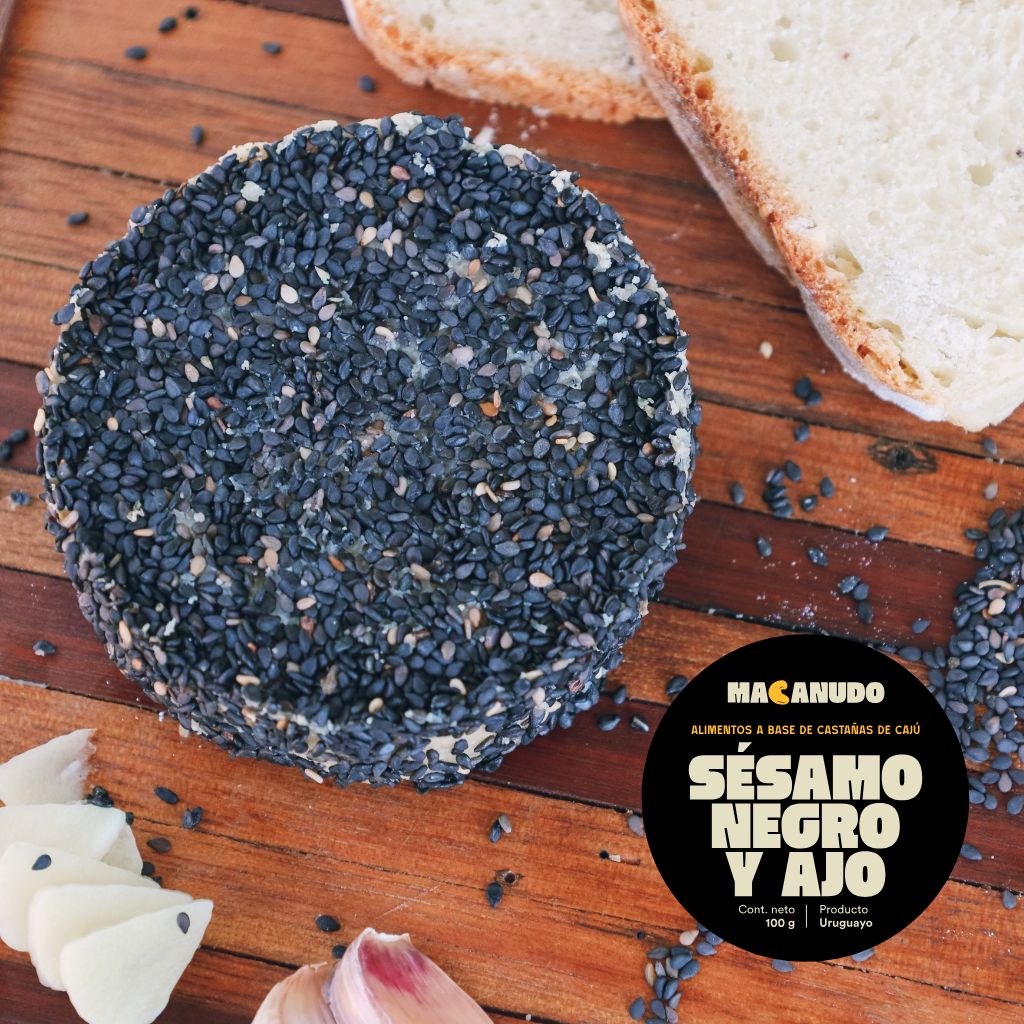 Madurado de castañas de cajú con sésamo negro y ajo